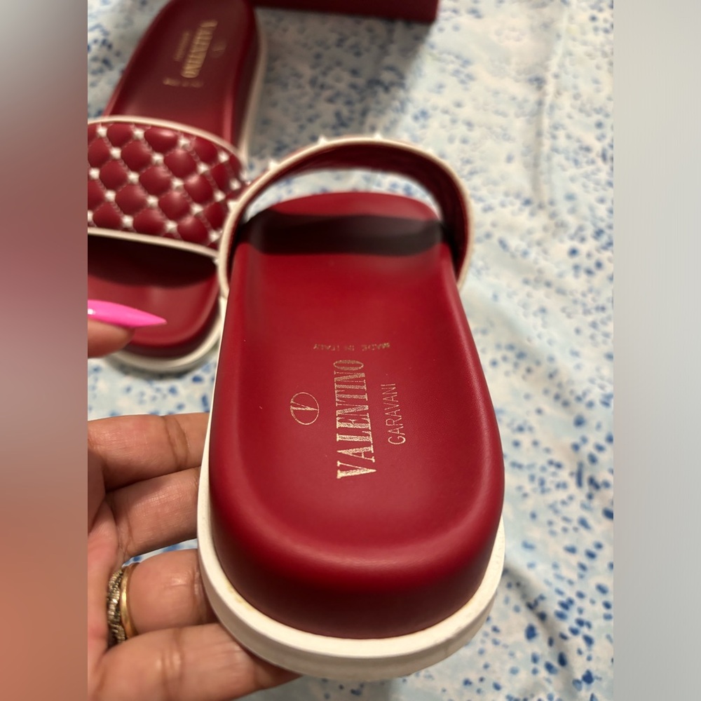 Valentino Garavani Rockstud Slides in Red and white - Picture 3 of 15